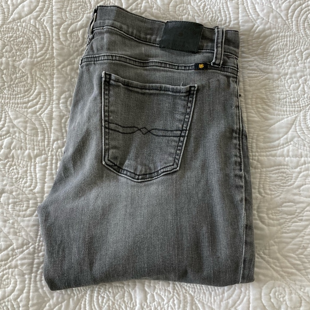 Perfectly worn in Lucky Brand jeans 👖🍀